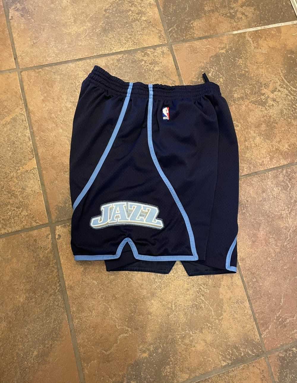 Reebok Utah jazz swing man shorts (xl) - image 2