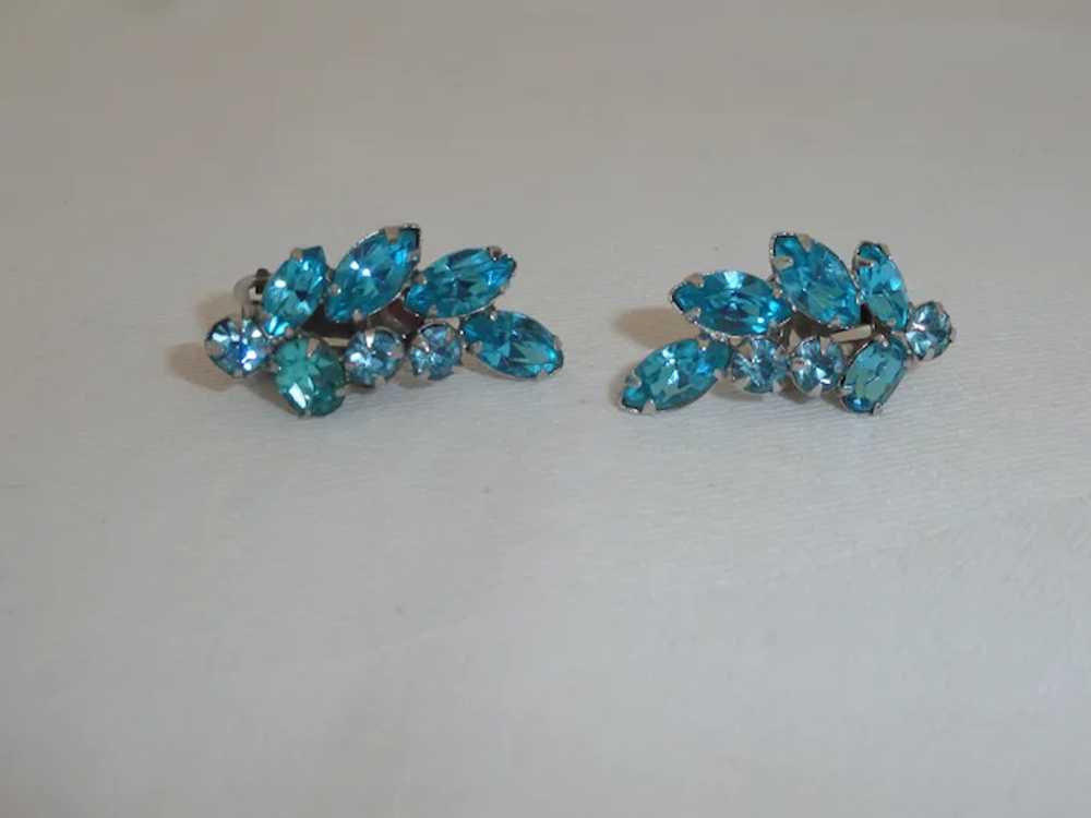 Vintage Weiss Blue Rhinestone Clip Earrings - image 2
