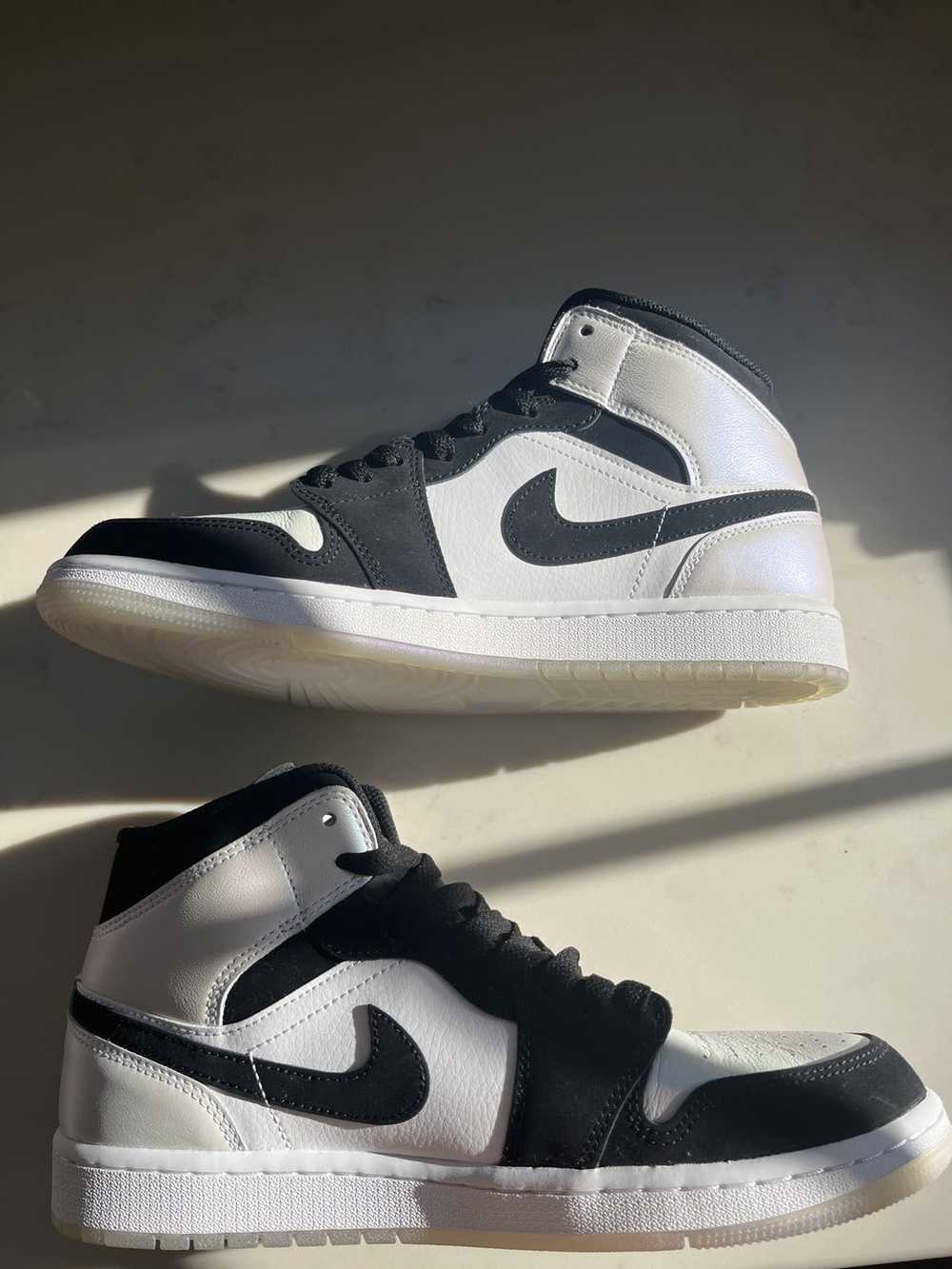 Nike 2022 Air Jordan 1 Mid SE 'Diamond' - image 2