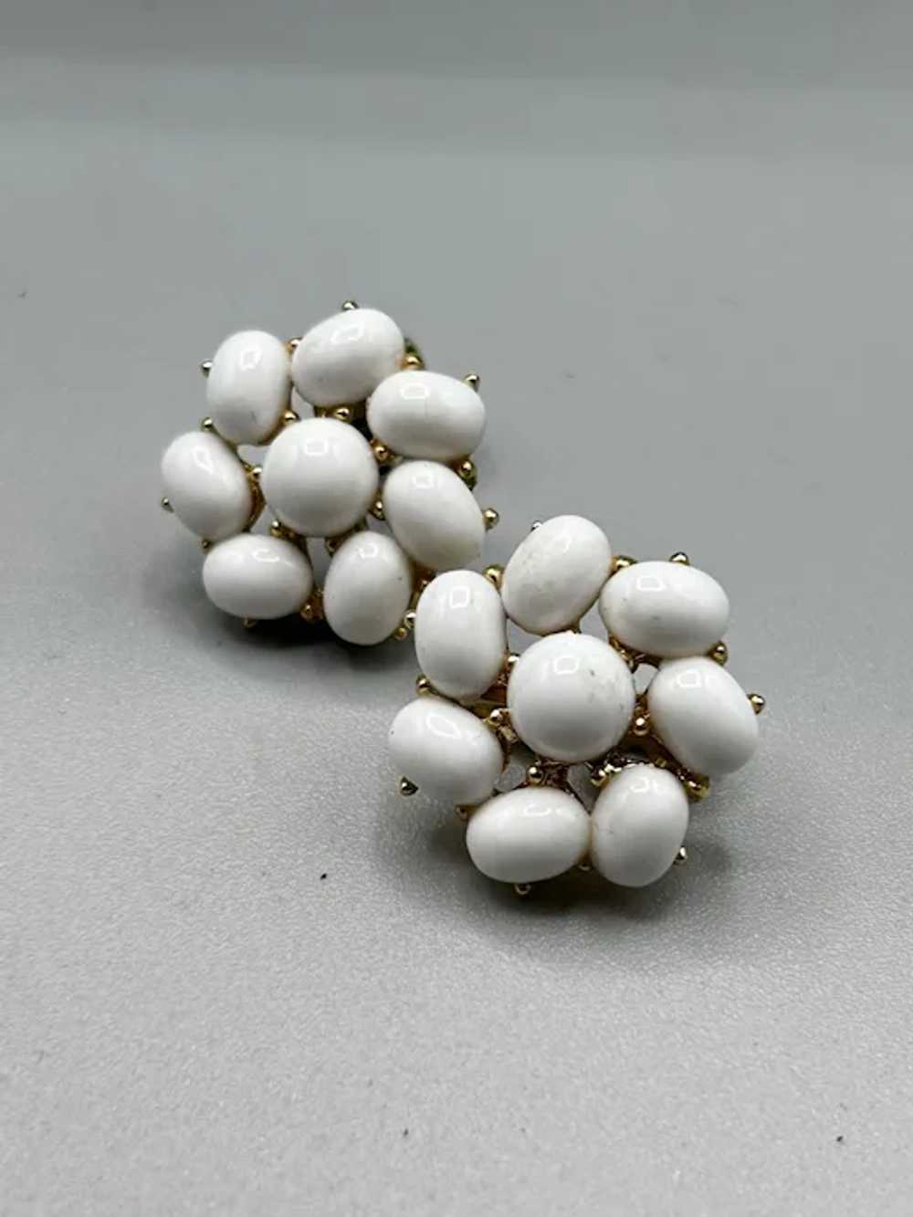 Vintage Clip On Earrings Signed Trifari White Cab… - image 3