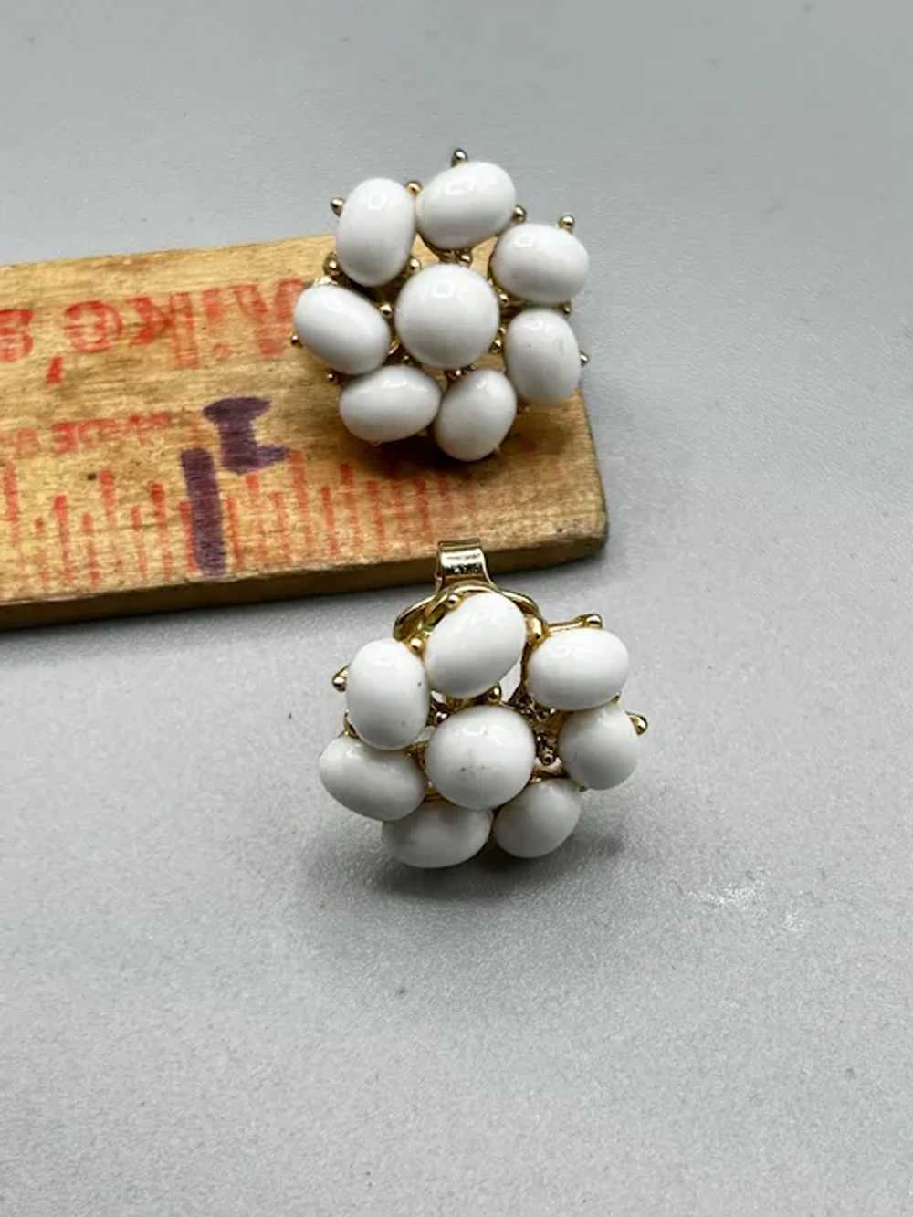 Vintage Clip On Earrings Signed Trifari White Cab… - image 6