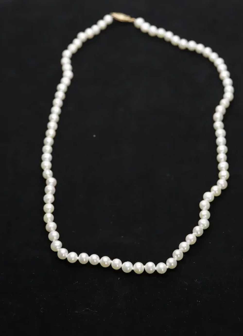 14k Pearl Necklace. 17in length 5.5mm freshwater … - image 2