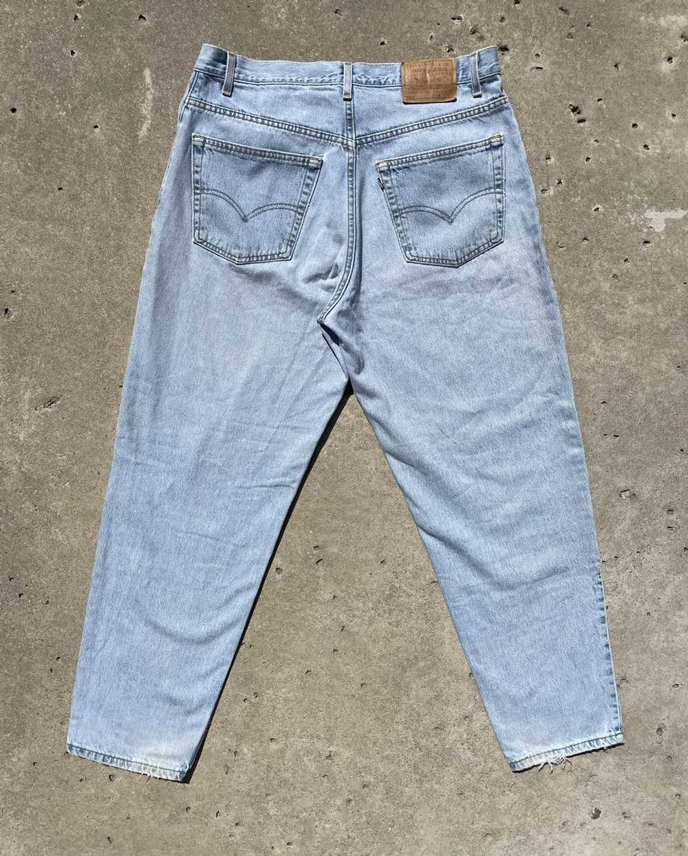 Vintage Vintage Levi’s 550 Light Denim Jeans - image 3