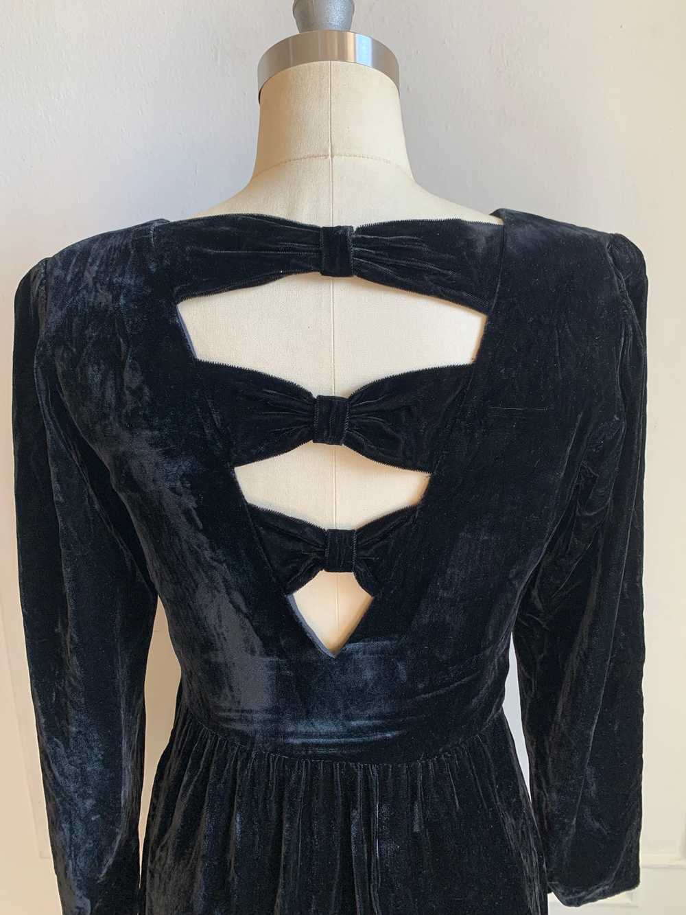 Vintage 80s Black Velvet Long Sleeve Bow Dress - image 5