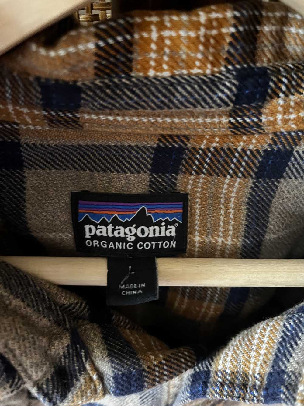 Patagonia tan flannel - image 2