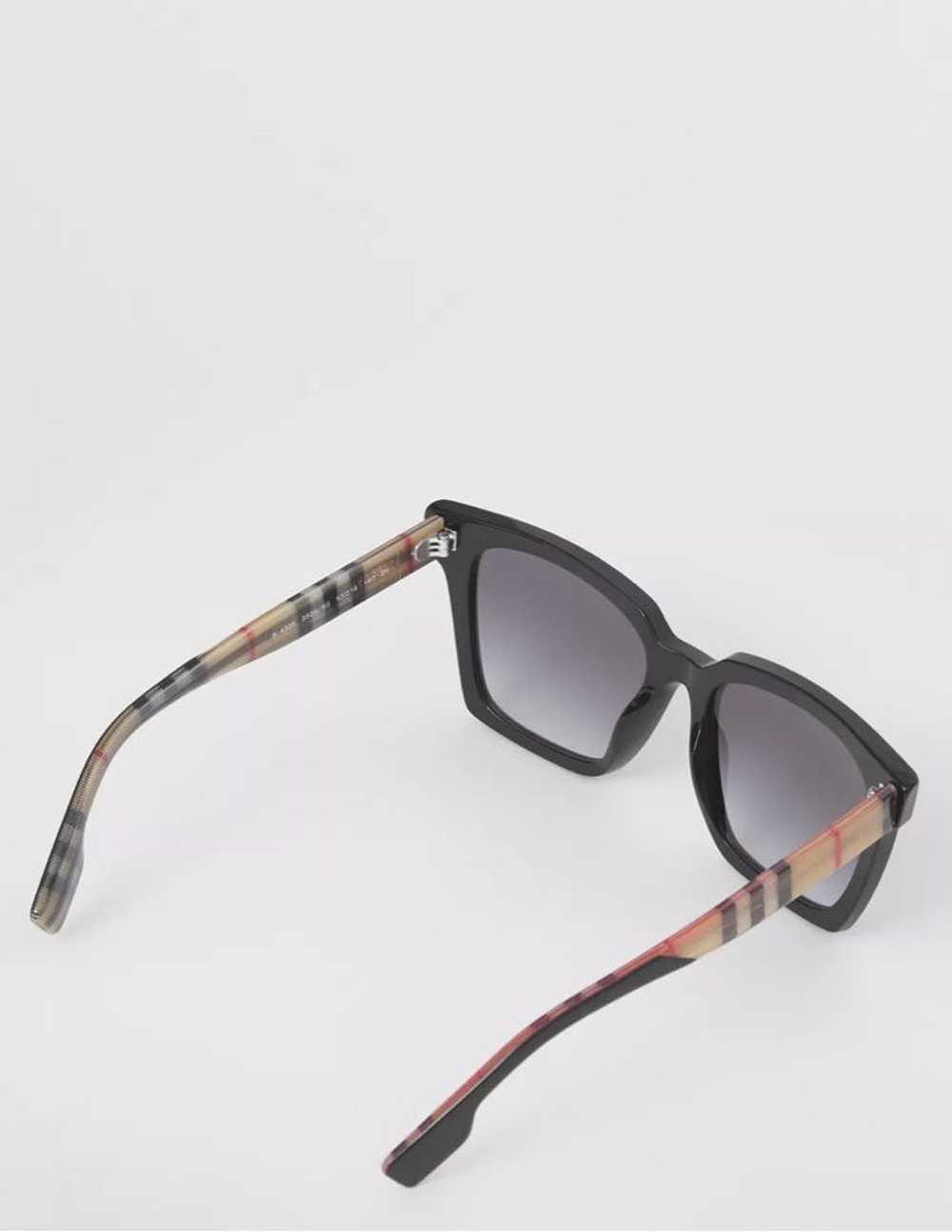 Burberry Spring 2022 Burberry Square Frame Glasses - image 1