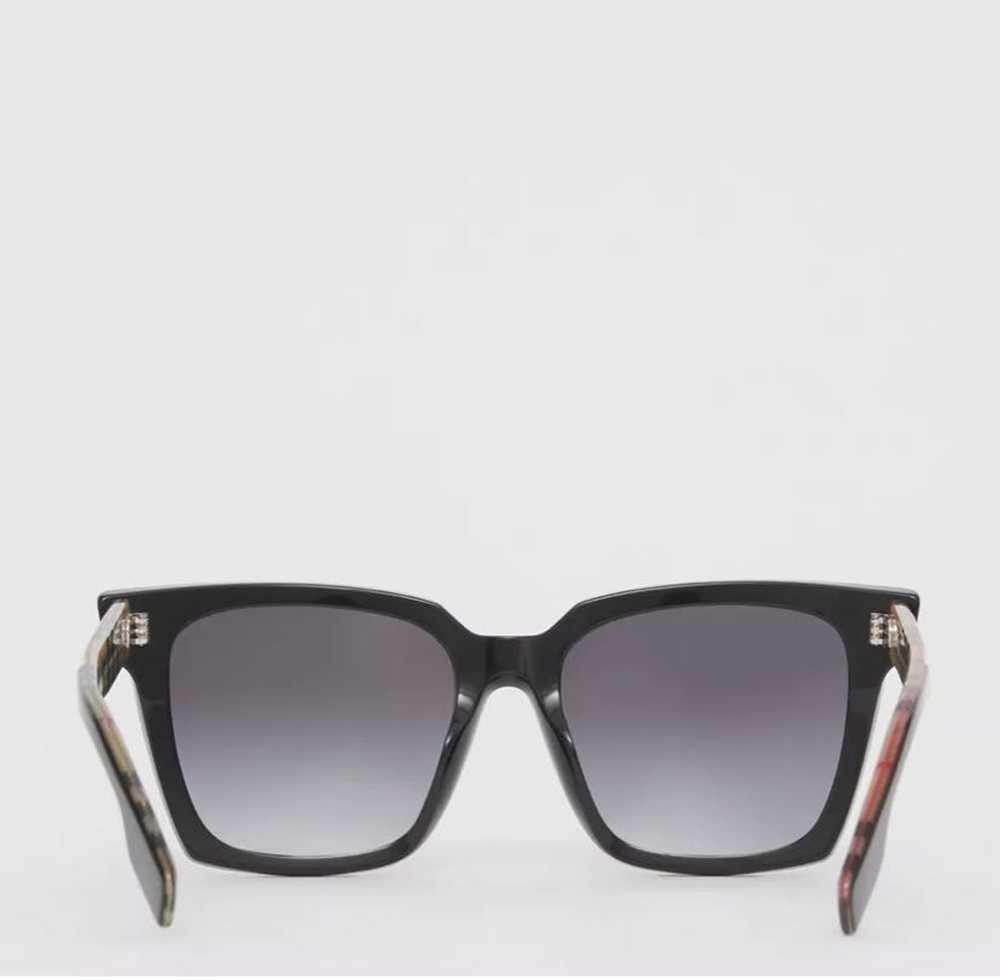 Burberry Spring 2022 Burberry Square Frame Glasses - image 2