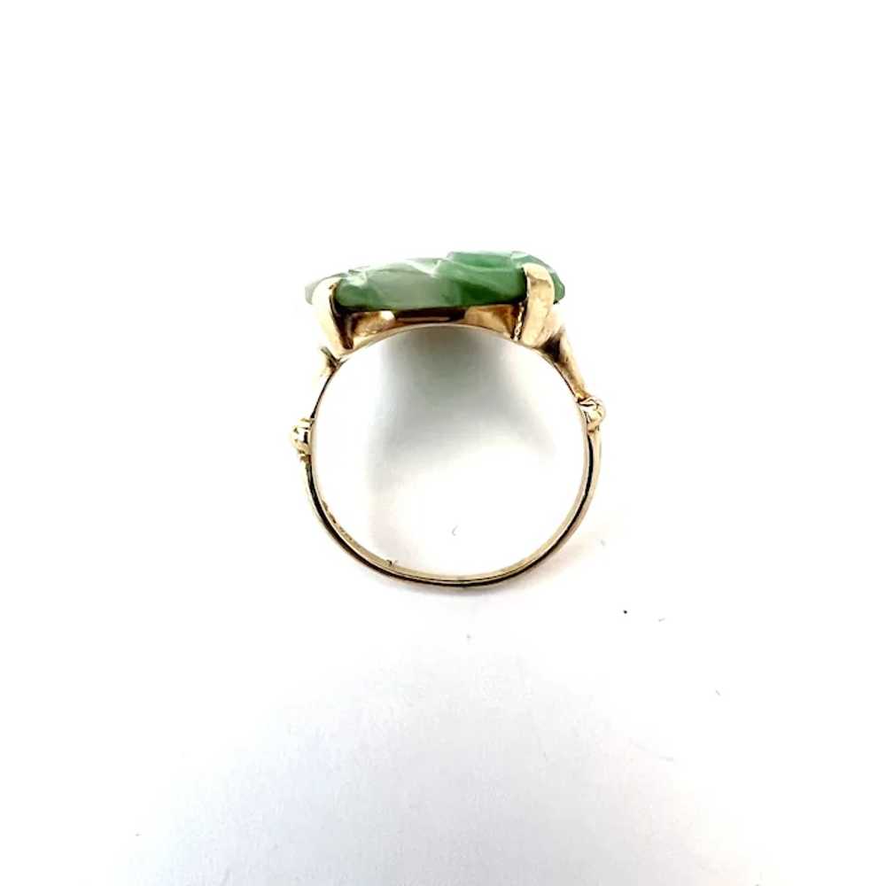 Vintage c 1950s. 10k Gold Carved Jadeite Jade Ring - image 3