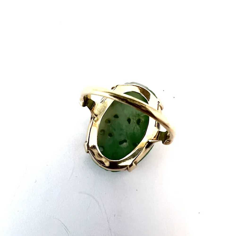 Vintage c 1950s. 10k Gold Carved Jadeite Jade Ring - image 4