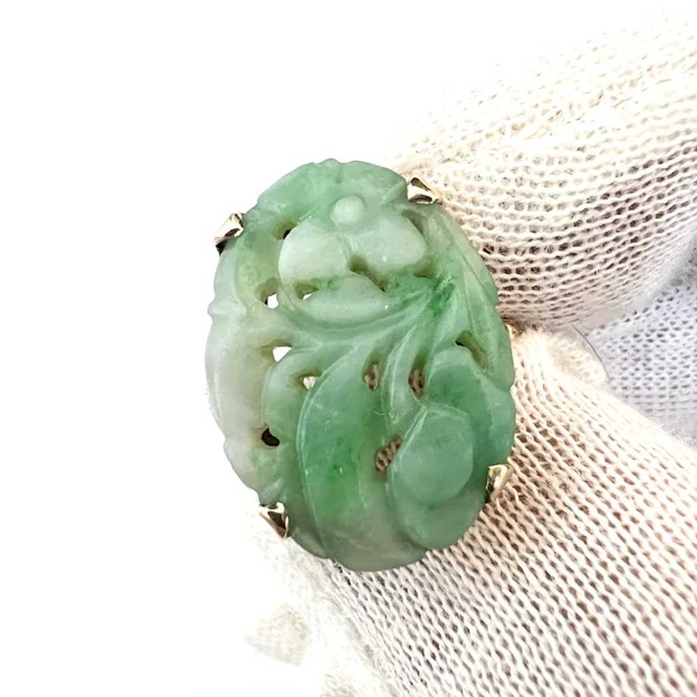 Vintage c 1950s. 10k Gold Carved Jadeite Jade Ring - image 6