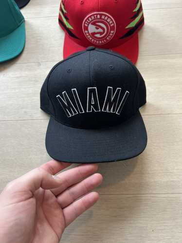 Mitchell & Ness Black/Pink Miami Heat Hardwood Classics Gradient Wordmark Snapback Hat