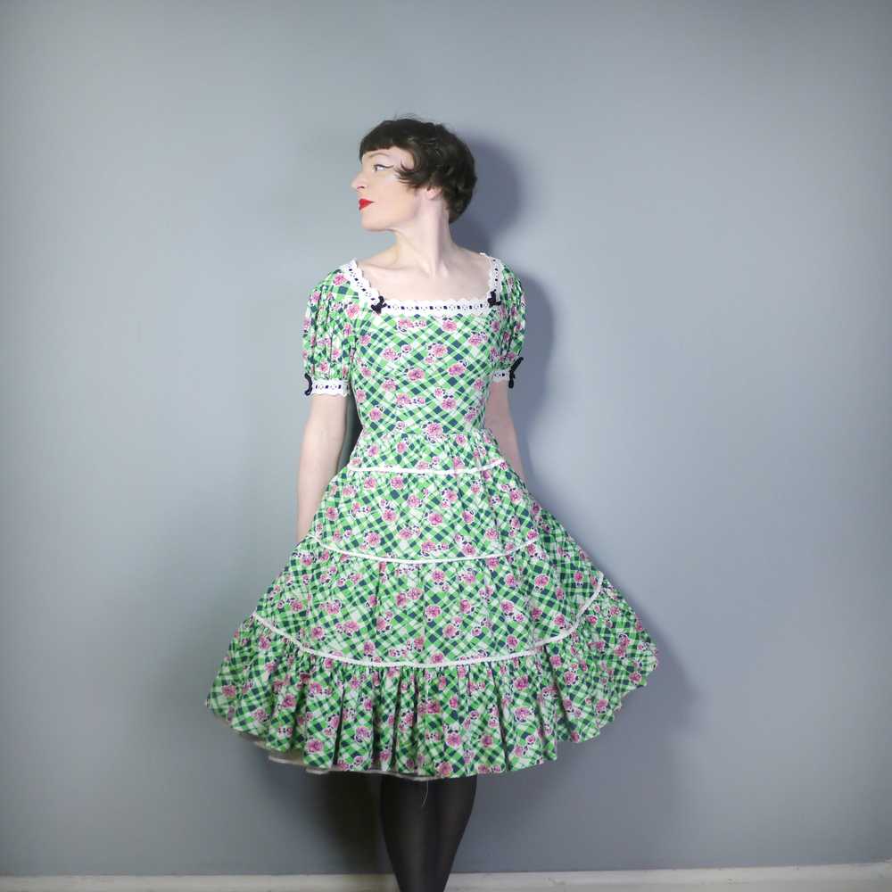 50s GREEN FLORAL CHECK DRESS WITH TIERED FULL SKI… - image 3