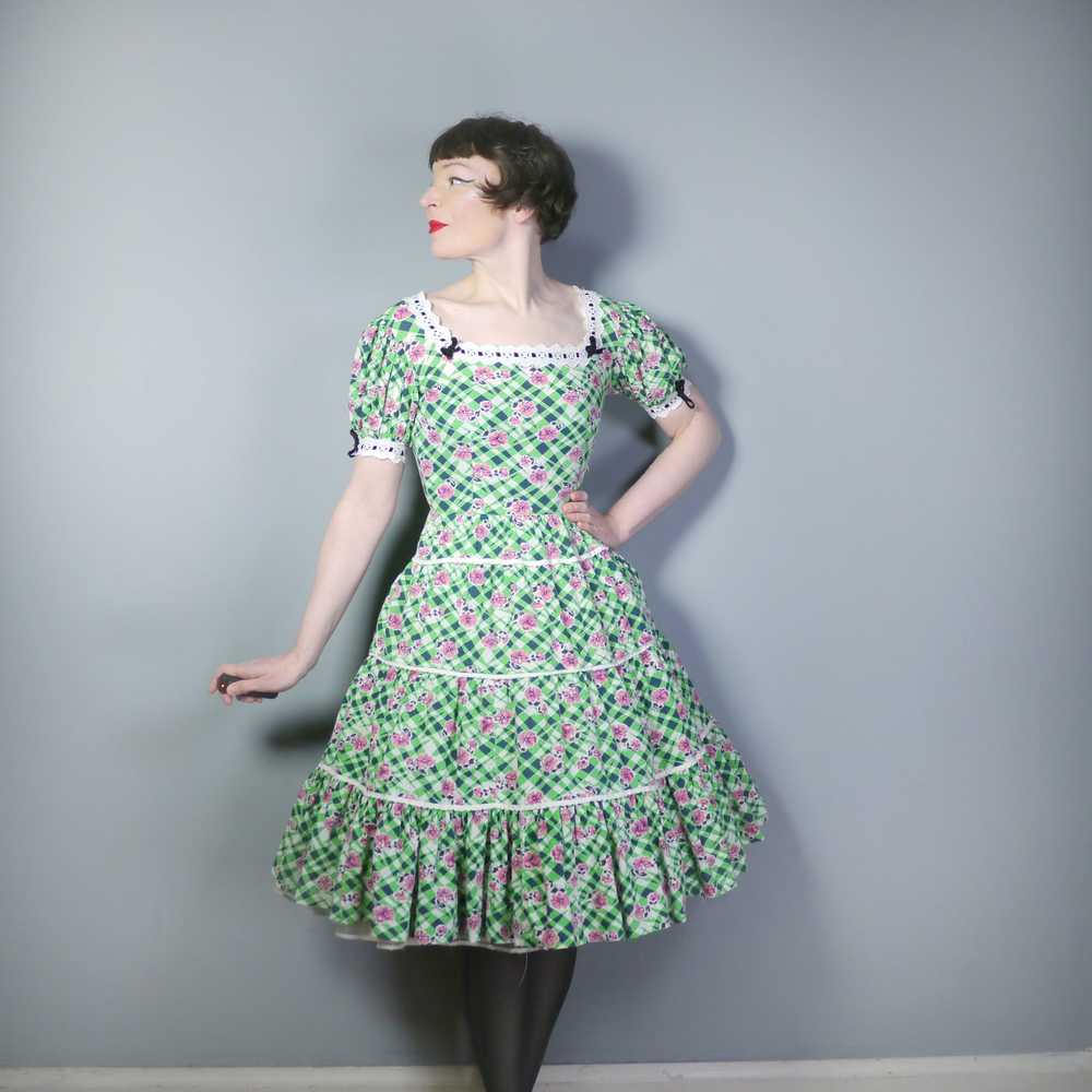 50s GREEN FLORAL CHECK DRESS WITH TIERED FULL SKI… - image 4
