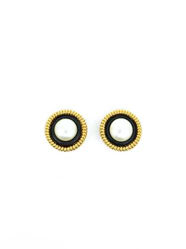 Chanel White Black Gold Flower Pearl Earrings Multiple colors Gold-plated  ref.911063 - Joli Closet