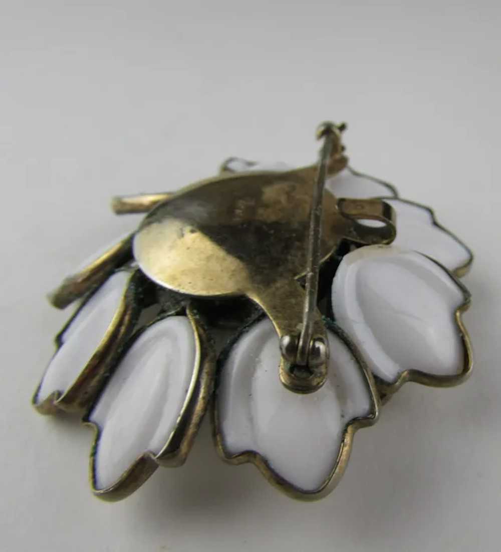 Crown Trifari  Mid-Century White Glass Flower Pin… - image 11