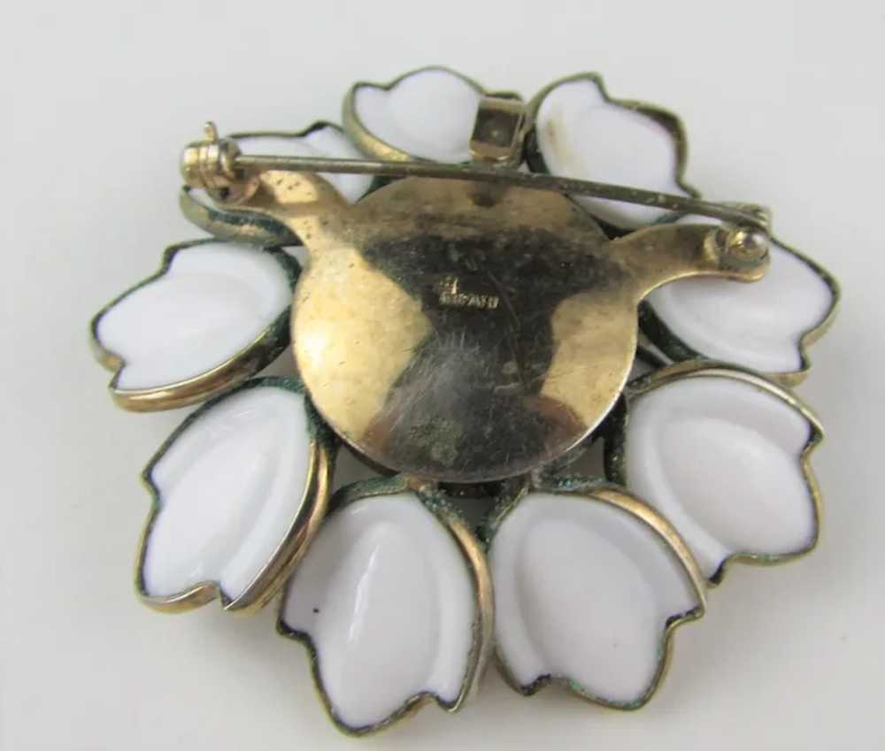 Crown Trifari  Mid-Century White Glass Flower Pin… - image 12