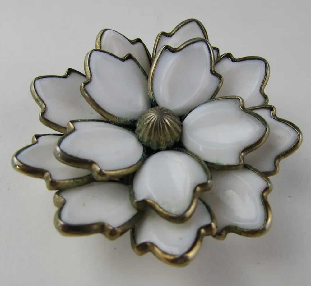 Crown Trifari  Mid-Century White Glass Flower Pin… - image 2