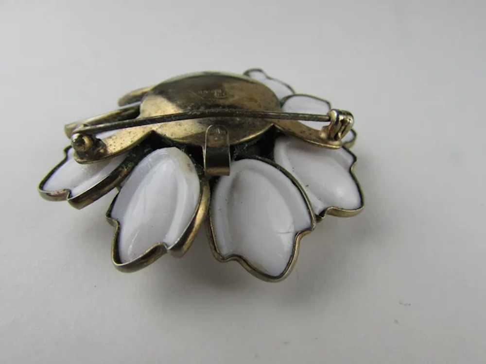 Crown Trifari  Mid-Century White Glass Flower Pin… - image 8