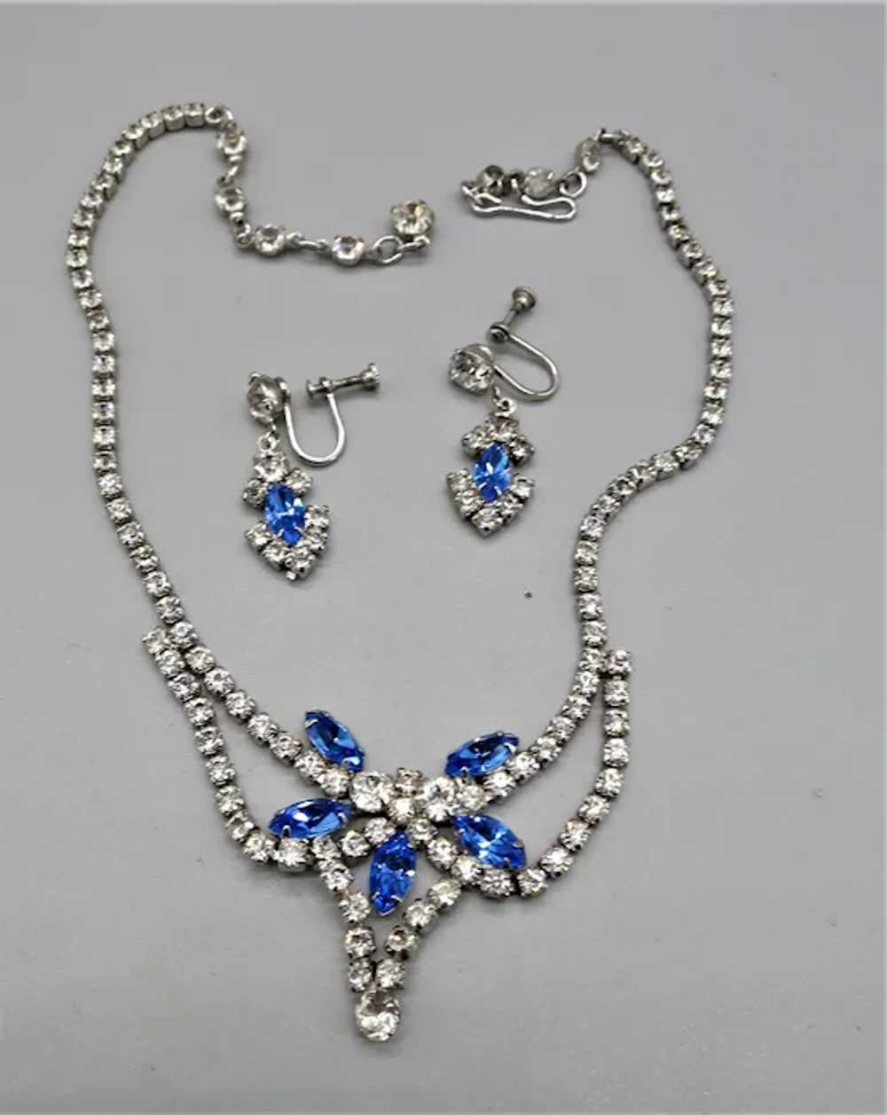 VINTAGE  50'S  Blue and Clear Rhinestone Necklace… - image 3