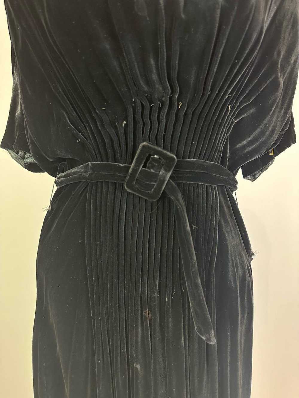 1930s - 1940s Black Silk Velvet Pintucked Dress - image 4