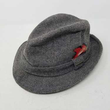 Vintage fedora hat walking - Gem