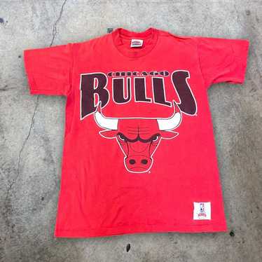 Vintage Nutmeg 90s Chicago Bulls Tee Tshirt NBA Wrap Around 