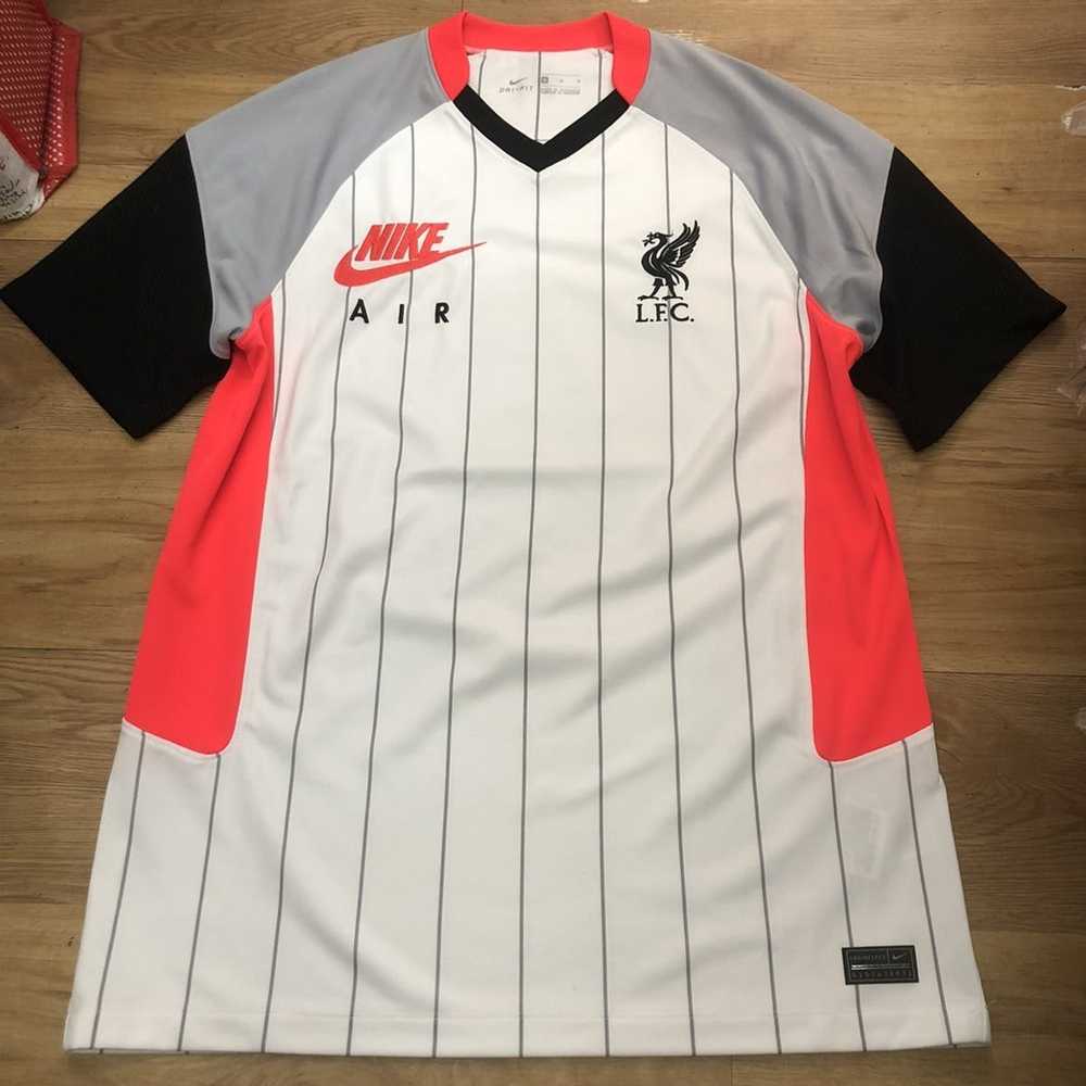 liverpool fc stadium air max