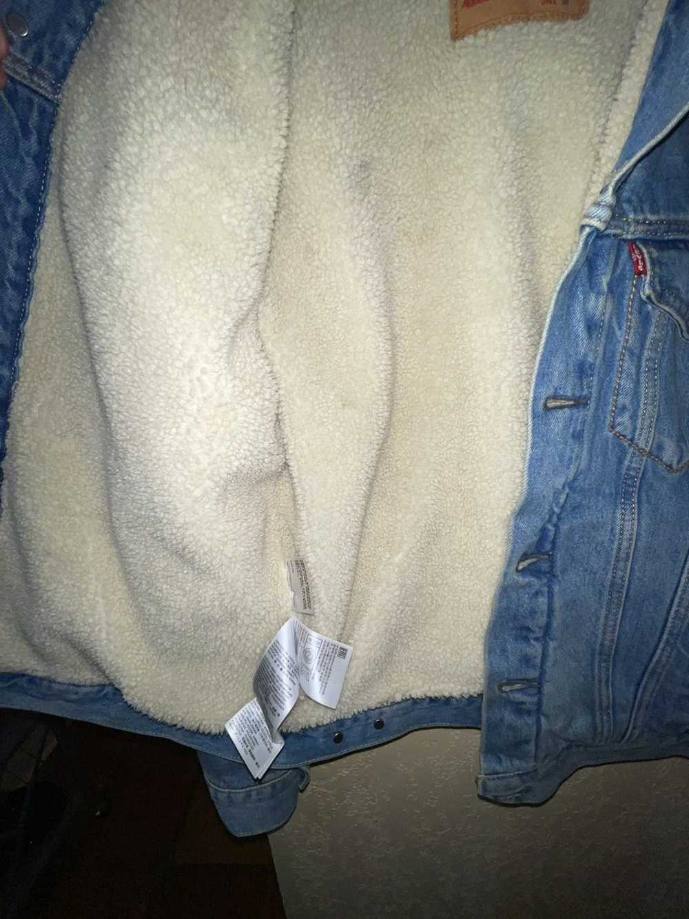 Levi's sherpa lined denim jacket - image 6