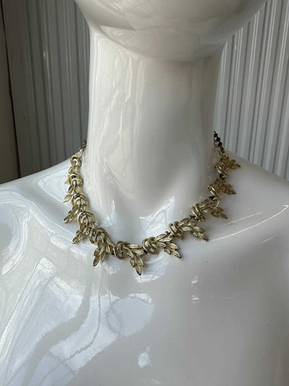 1950s BSK Gold Leaf Articulating Necklace - image 7