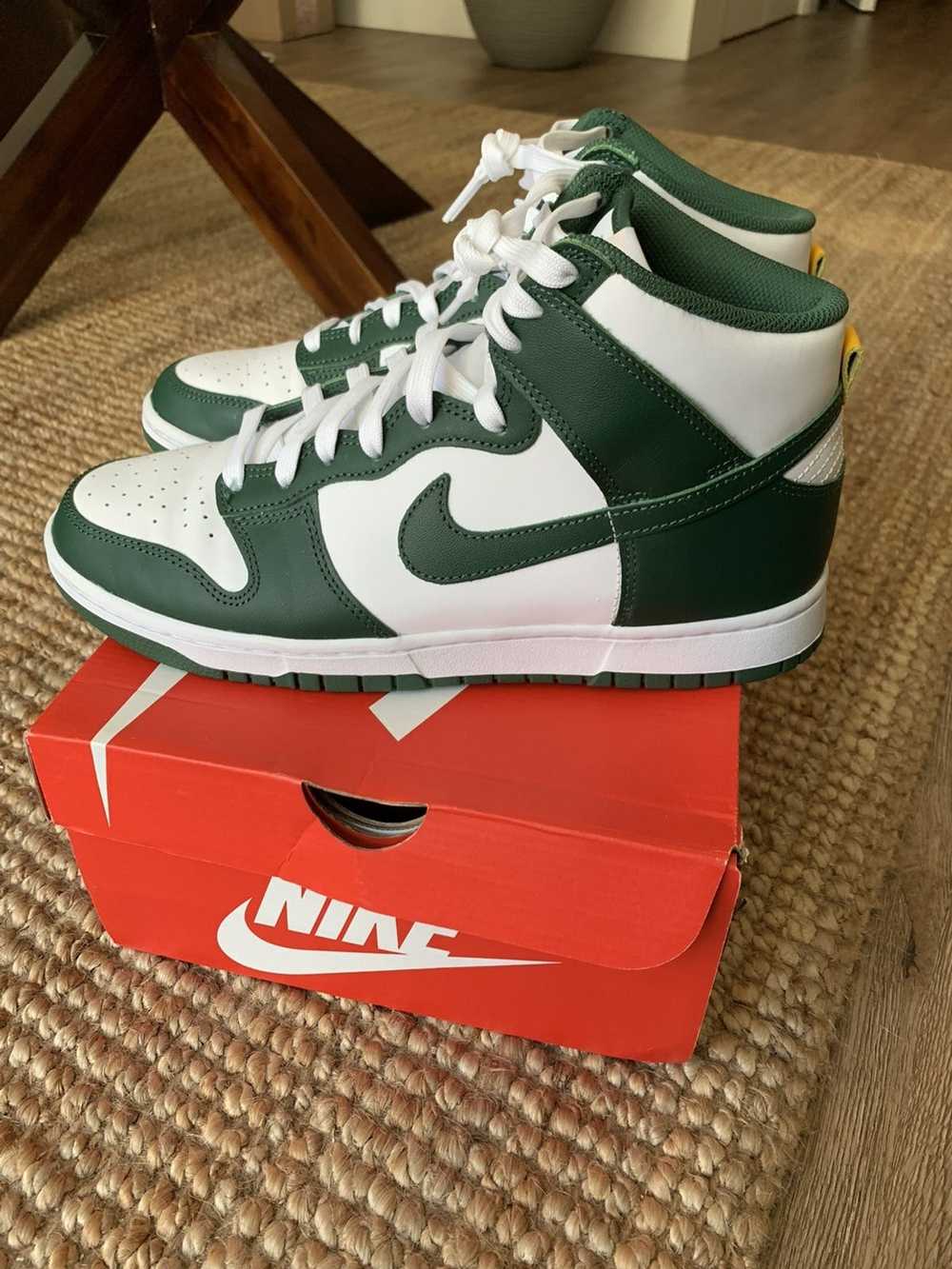 Nike Nike Dunk Hi Retro green size 9.5 - image 1