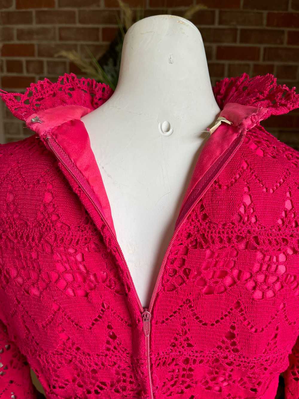 1960s Hot Pink Lace Mexican Dress - image 9