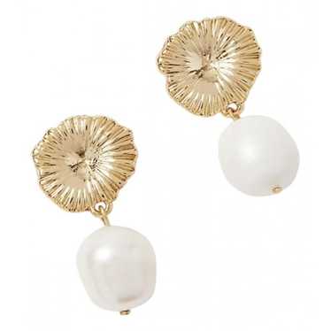 Ann Taylor Pearl earrings