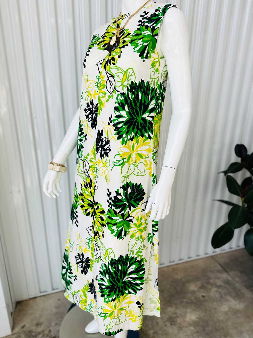 1960s Bold Blue, Green & Yellow Floral Sleeveless… - image 5
