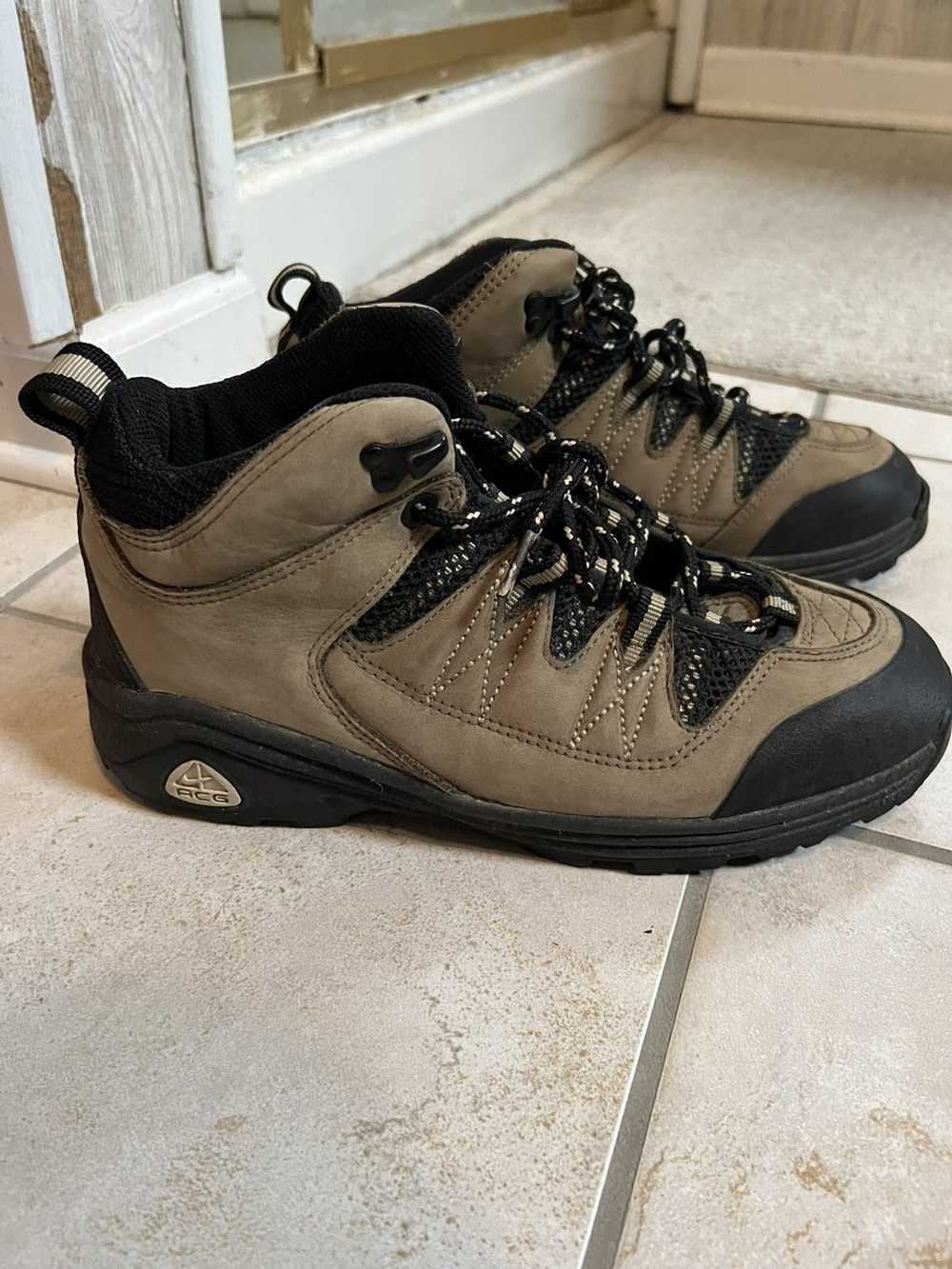 womens black nike acg boots