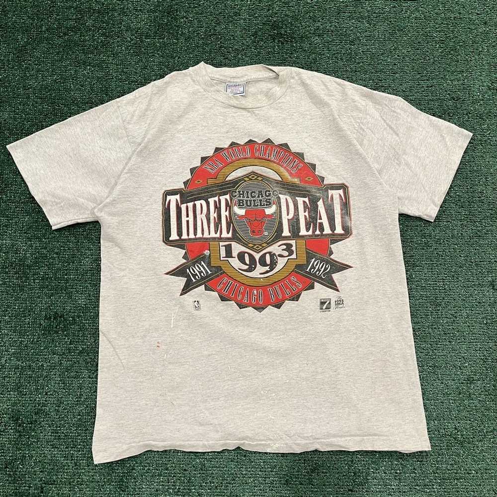 Vintage Vintage Chicago Bulls 90’s 3 Peat Tee - image 1