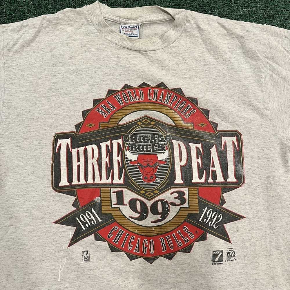 Vintage Vintage Chicago Bulls 90’s 3 Peat Tee - image 2