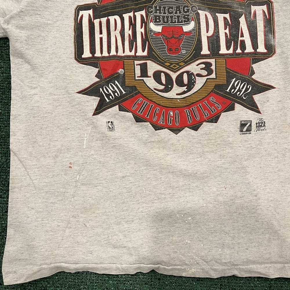 Vintage Vintage Chicago Bulls 90’s 3 Peat Tee - image 4