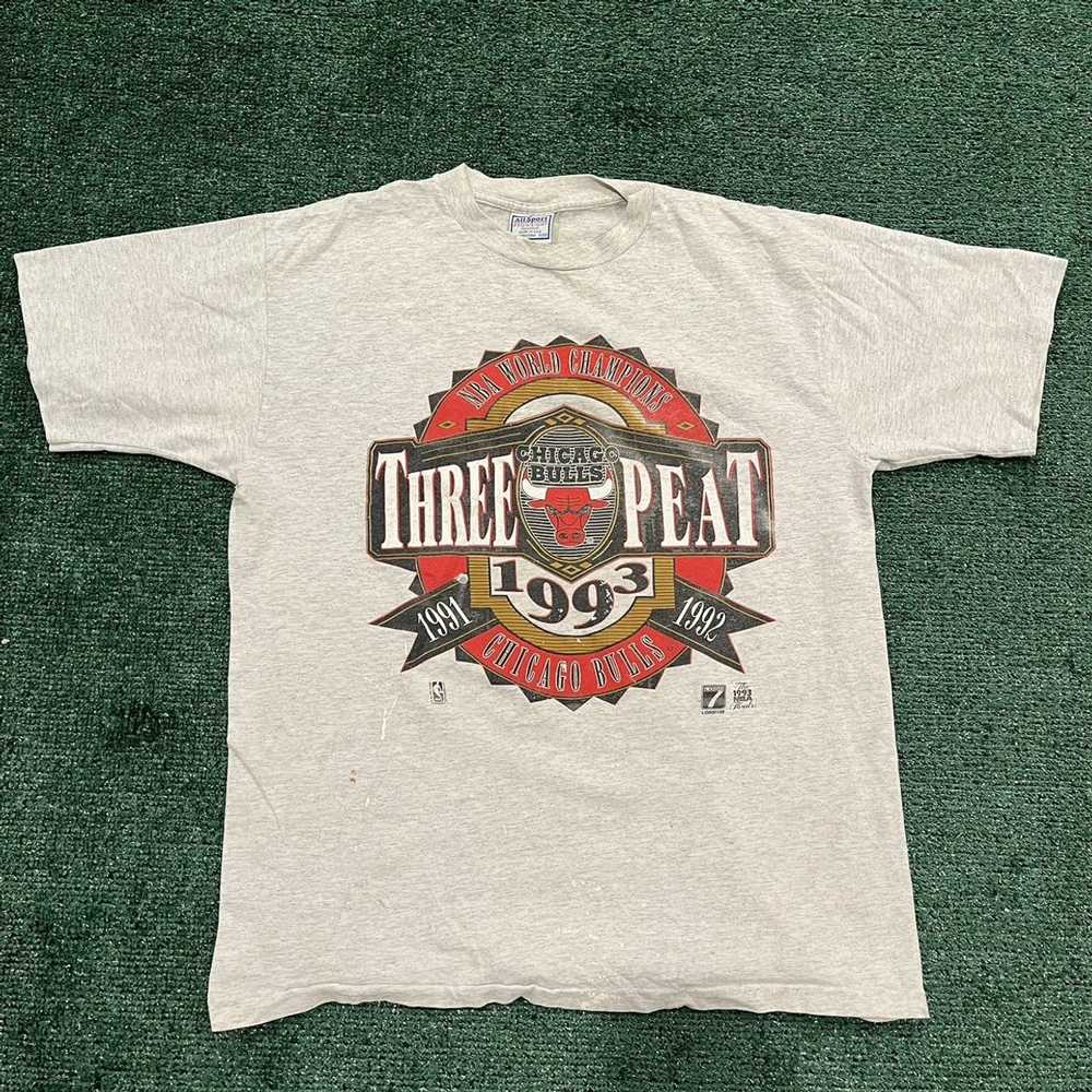 Vintage Vintage Chicago Bulls 90’s 3 Peat Tee - image 5