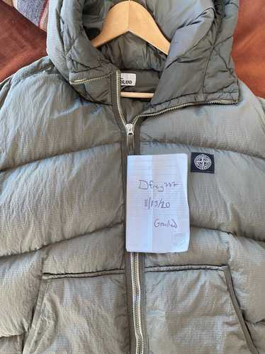 Full-zip quilted shiny ripstop nylon down jacket with eagle stamps