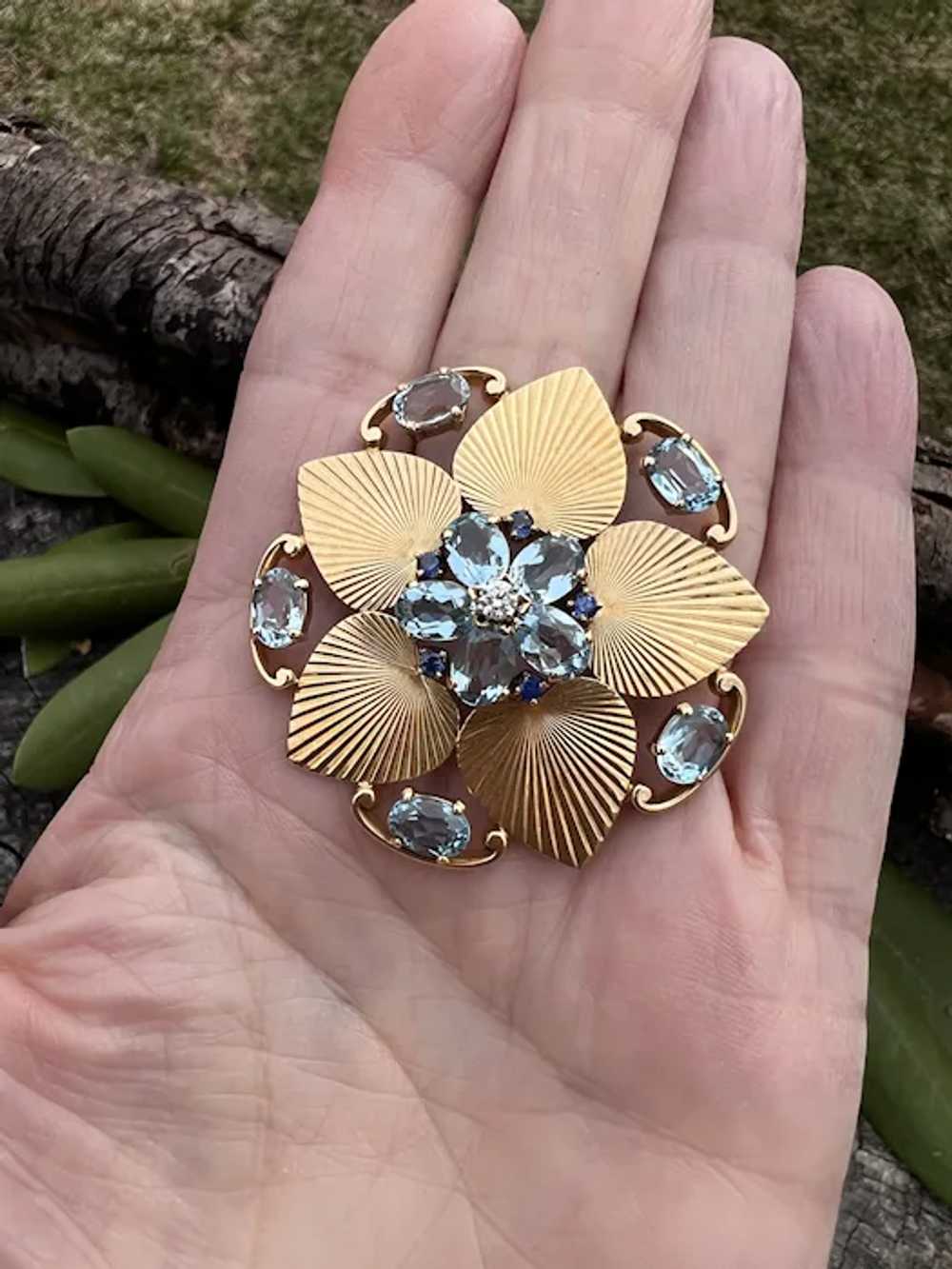 14K Yellow Gold Aquamarine and Sapphire Flower Br… - image 4