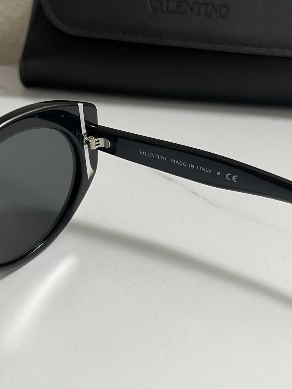 Valentino VALENTINO Black Sunglasses VA 4039 5001… - image 7