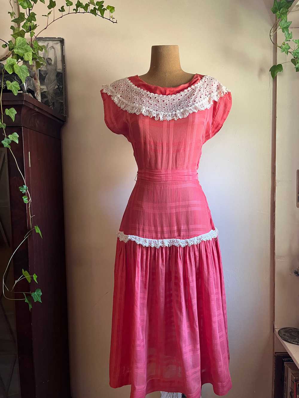 1950’s Vintage Sheer Cotton and Lace dress by Vic… - image 1