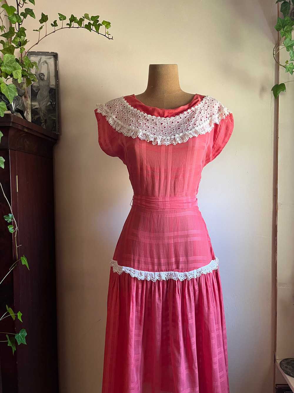 1950’s Vintage Sheer Cotton and Lace dress by Vic… - image 2