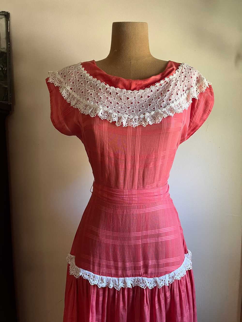 1950’s Vintage Sheer Cotton and Lace dress by Vic… - image 3