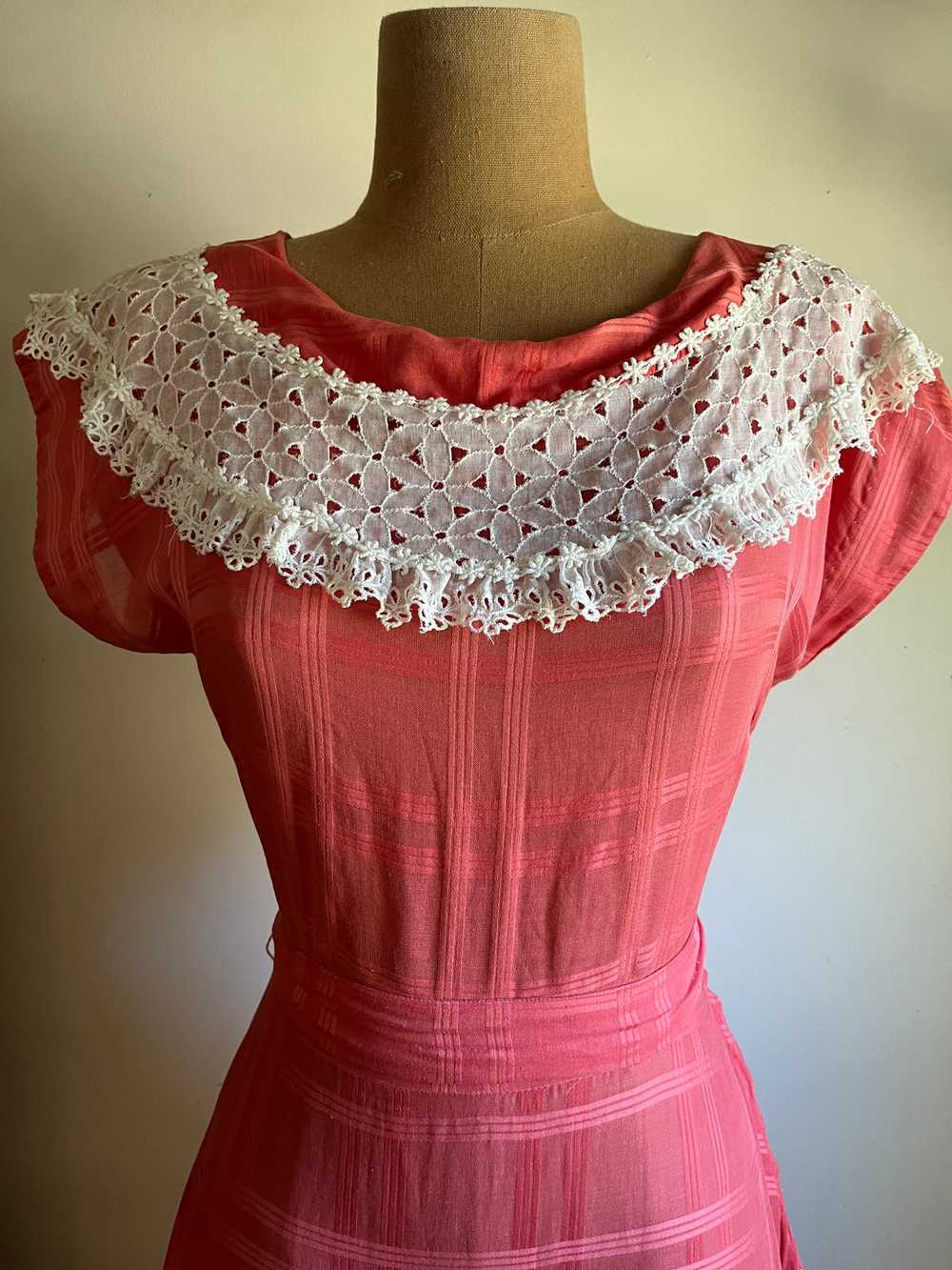 1950’s Vintage Sheer Cotton and Lace dress by Vic… - image 4