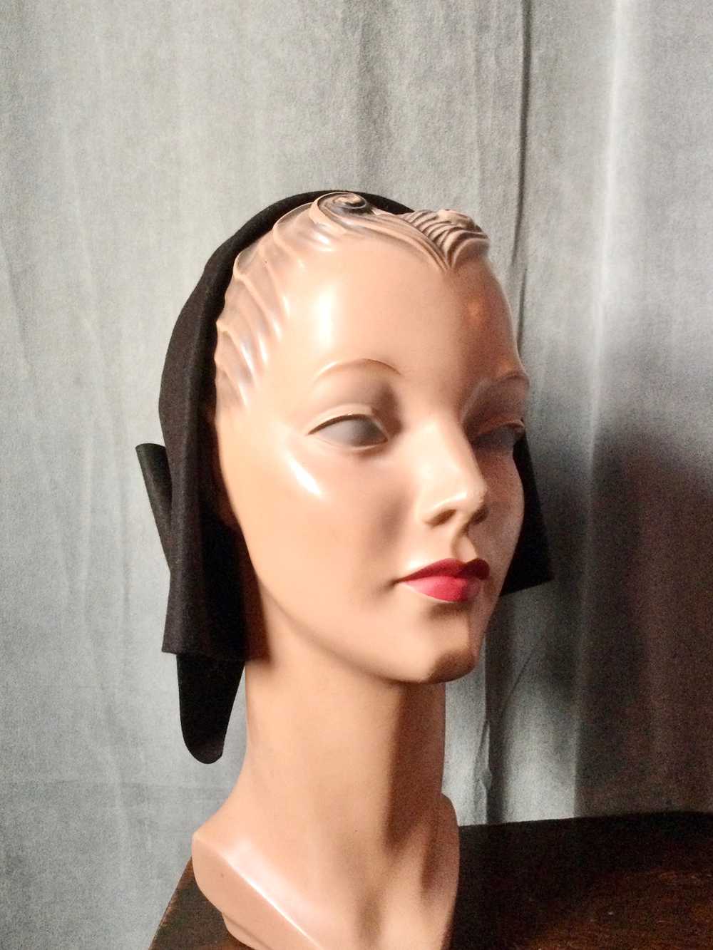 1940s Chocolate Brown Bonnet Hat - image 3