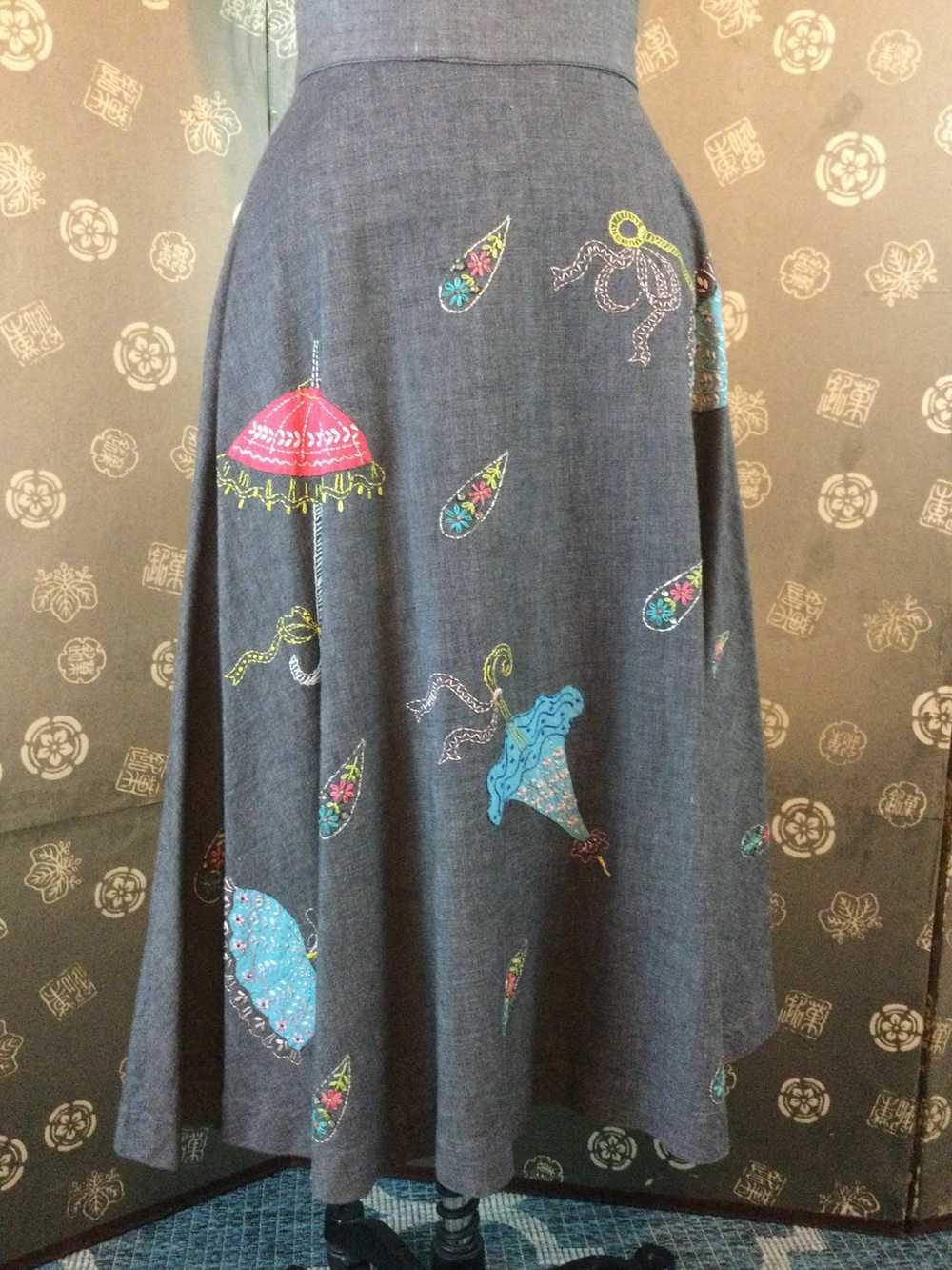 1950s Umbrella Novelty Skirt - image 3