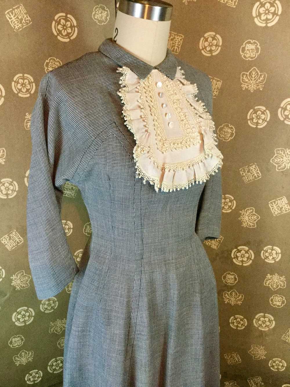 1950s Houndstooth Dress with Lace Bib - image 5