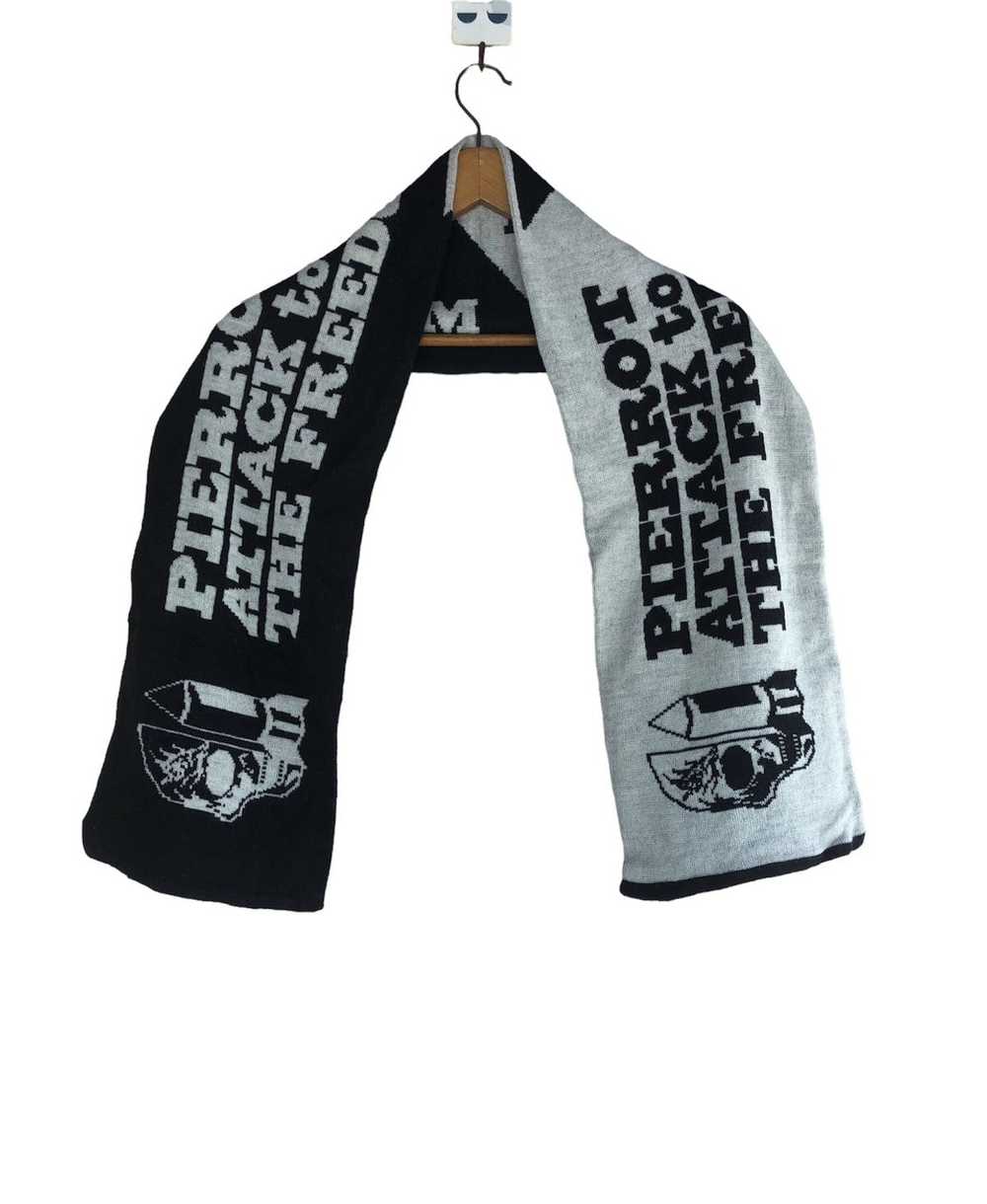 Luxury Pierot attack to the freedom scarf muffler - image 1