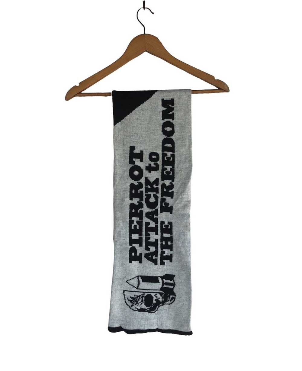 Luxury Pierot attack to the freedom scarf muffler - image 2